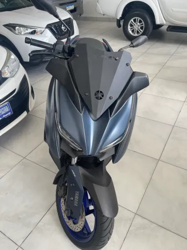 Yamaha X Max ano 2024 com apenas 6 mil km rodados