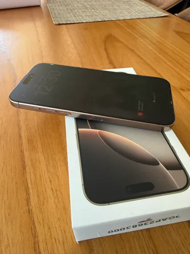 iPhone 16 pro max com garantia até abril de 206 