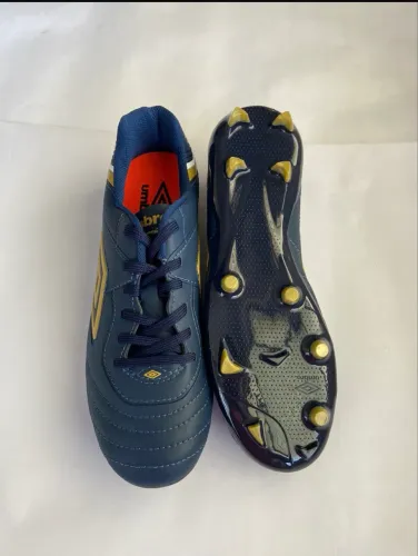 Chuteira Umbro - Nova - N.38 - Azul