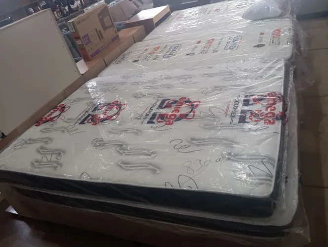 COLCHÃO DE CASAL NOVO ESPUMA SELADA
