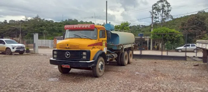 CAMINHÃO 3 EIXOS TRAÇADO PIPA 10.000 LITROS