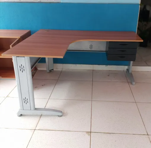 Mesa para escritóro (Leia os detalhes)