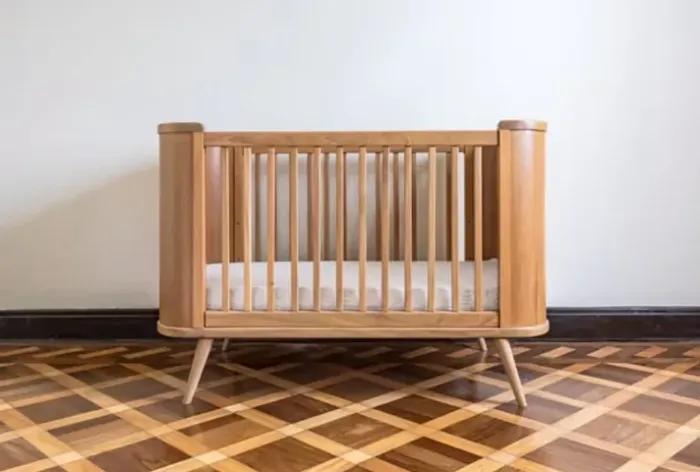 Berço evolutivo em Madeira Maciça Jequitibá