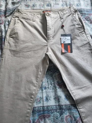 Calça de sarja nova tamanho 40