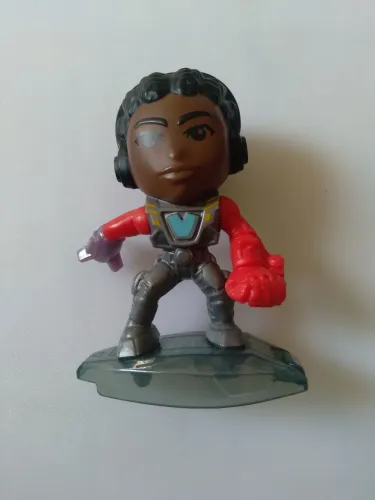 MINIATURA MCDONALD'S IRON HEART 2022