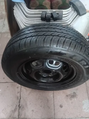 1 roda com pneu aro 13 175 /70 r13 novíss NAO ACEITO CONTRA OFERTA