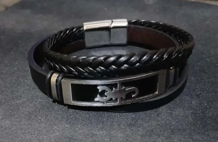 Pulseira couro escorpião trançado preta nova