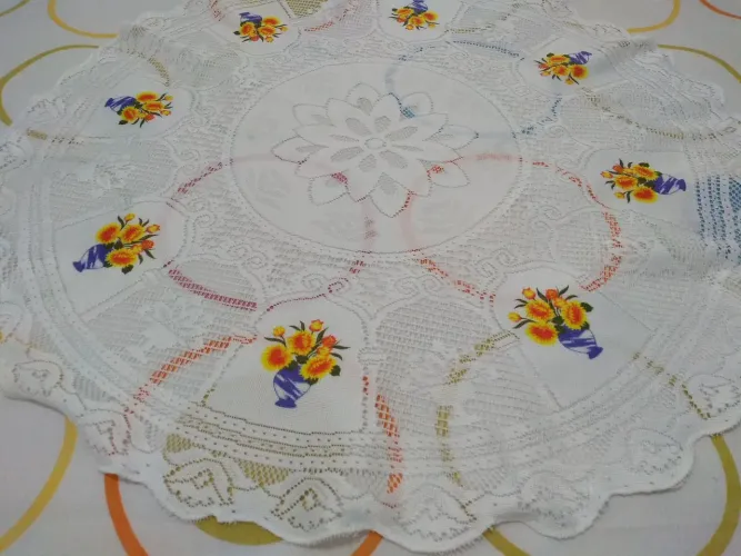 Lindo jogo de Mesa de Renda Bordada..