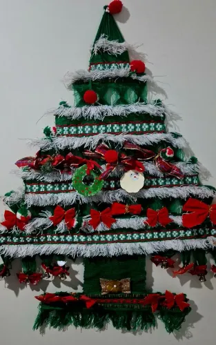 Árvore de Natal Antiga tecida  pendurada na parede BOHO macramê medidas 71x51
