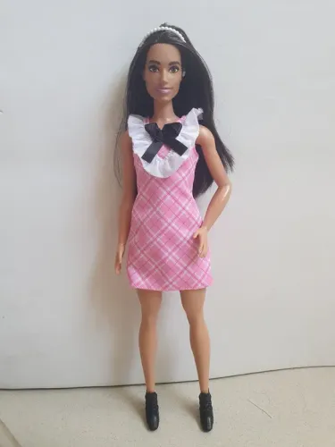 Vendo boneca Barbie fashionista 209- leia o anúncio