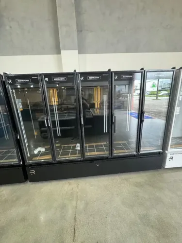 Geladeira comercial 5 portas frios e laticínios total preta nova