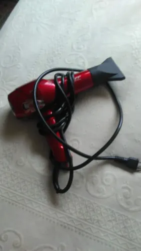 Secador de Cabelo Vermelho