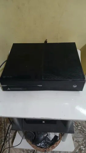 Xbox one 500gb com Kinect + controle + alguns jogos + caixa