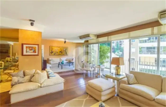 Apartamento 4 suítes e 4 vagas no Leblon