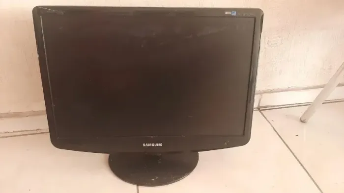 Monitor de 22' Samsung Obs: leia descrição!