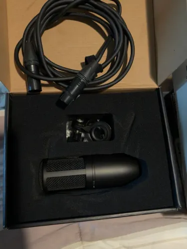 Microfone Condensador AKG P120 + Cabo XLR + Suporte de Pedestal