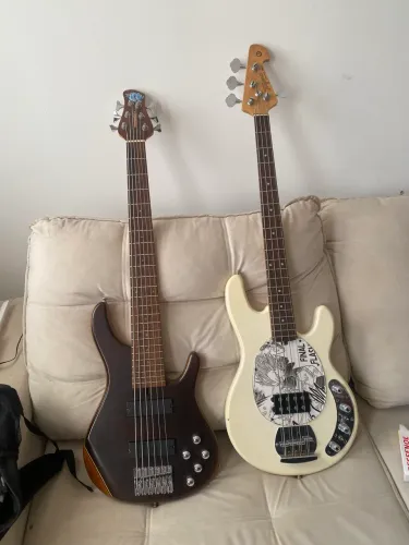 Dois Baixos pelo preço de um - Tagima Millenium 06 cordas e TBM 04 - Music Man