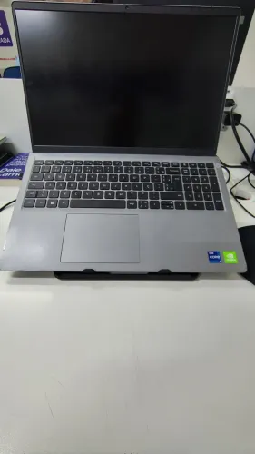 Notebook Dell Vostro 3520 / Intel Core I7/!512 de SSD