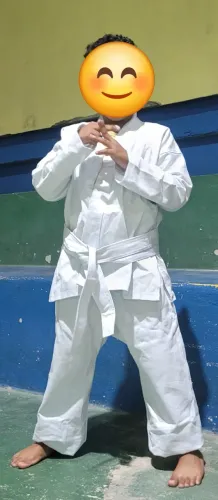 Kimono branco com faixa branca