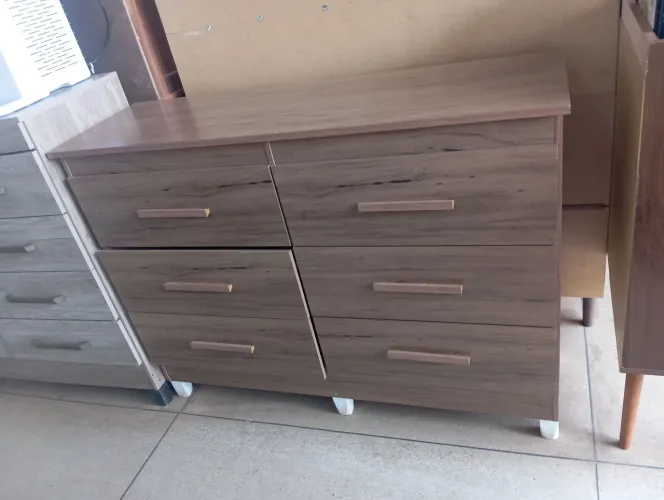 Cômoda nova 6 gavetas com pés
