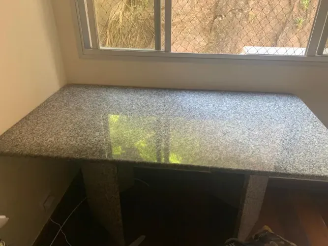 mesa de granito em otimo estado R$ 2000,00