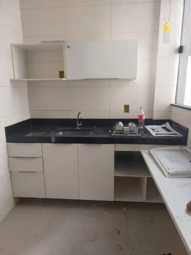Vendo pia de mármore preto e armários de cozinha