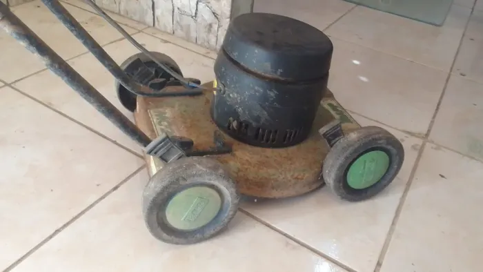 Carrinho cortador de grama