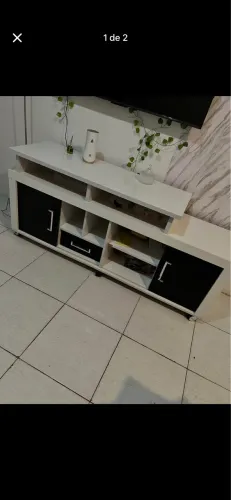 Rack de sala preto e branco