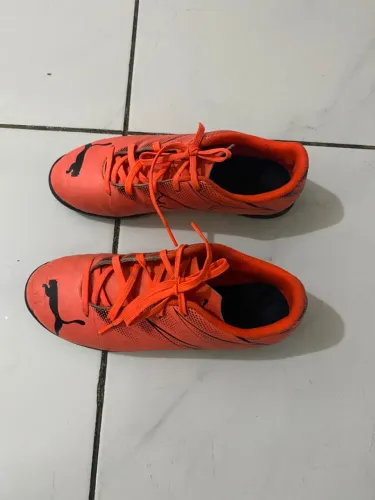 Chuteira puma tamanho 36 cor laranja