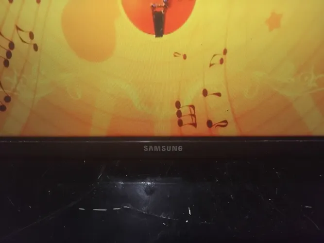 Tv 32" SAMSUNG não é smart 