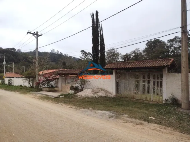 Casa à venda em São Roque-SP, no bairro Caete (mailasqui), com 2 quartos, 1 suíte, 2 salas