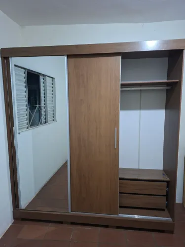 Guarda roupa semi novo de casal