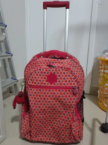 Mochila kipling com rodinhas e alça