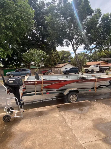 Barco com o motor