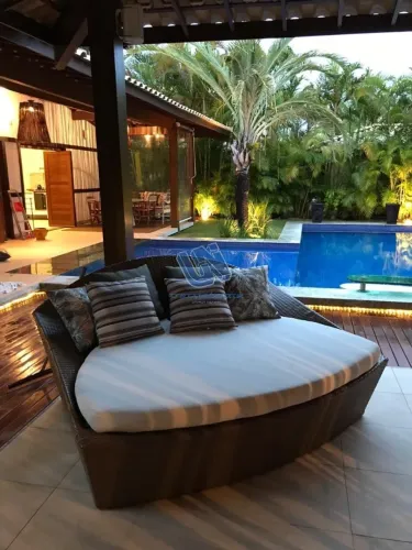 Casa em condominio fechado em Praia do Forte, 5/4 sendo 02 suites, a 10 min da praia e 5 m