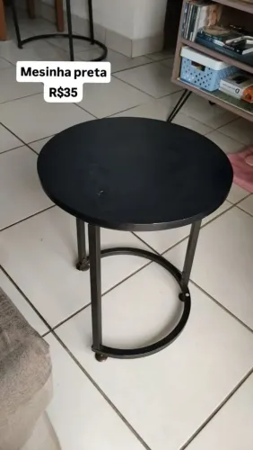 Mesa pequena preta