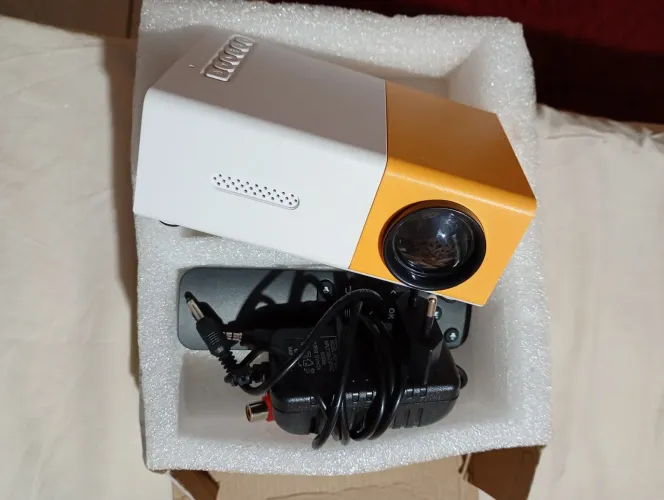 Mini projetor portátil