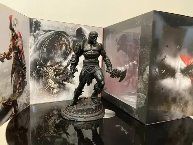 Edição limitada God of War Omega Collection Estátua Oficial Kratos