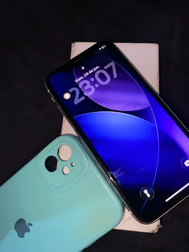 IPHONE 11 64 gigas 