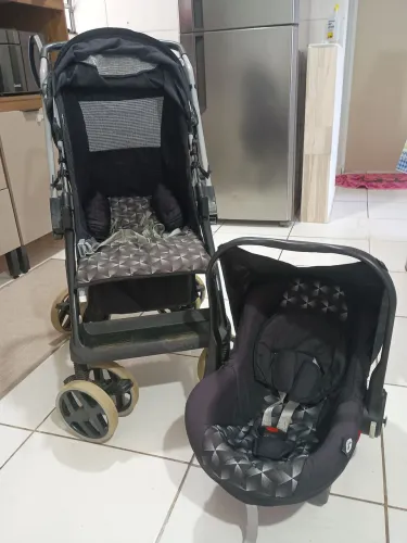 Carrinho + bebê conforto 