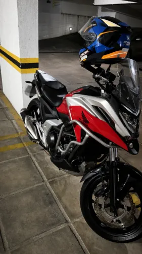 Honda NC750 ano 2023, em estado excepcional de conservação.