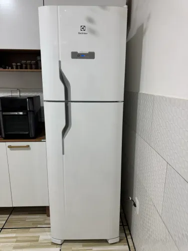Geladeira/Refrigerador Electrolux Frost Free - Duplex Branca 400L