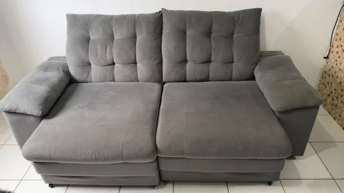 Vendo sofá  cama bem conservado. Preço a negociar!