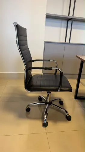 Cadeira Presidente Charles Eames Estrelinha Preta - 4 unidades