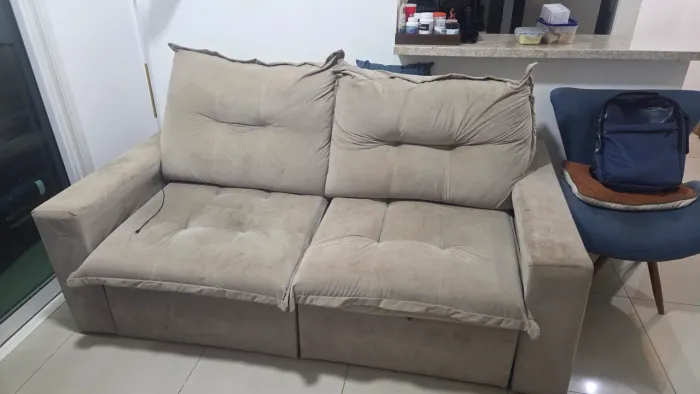 Sofa retrátil 02 lugares, bom estado de conservação com necessidade de pequenos ajustes 