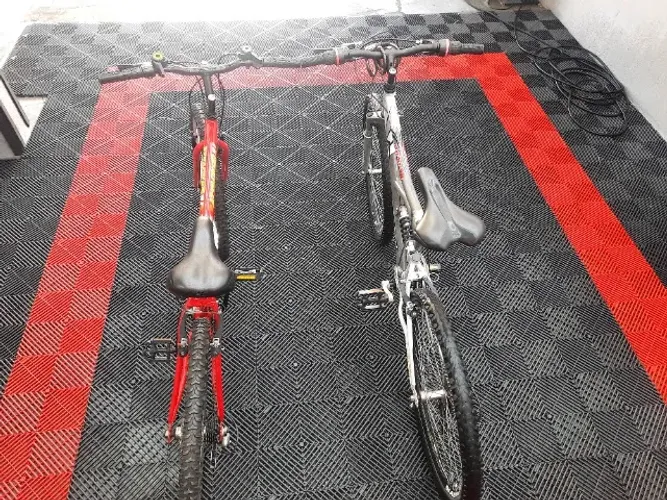 Vendo duas bicicletas em bom estado.