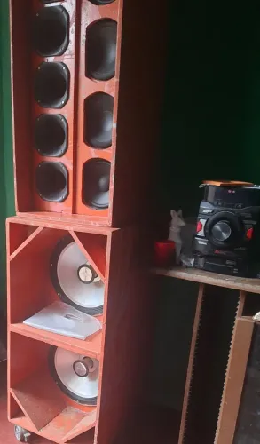 Estou vendendo um som montado dois fone de 15
