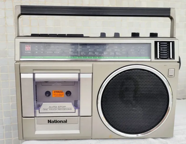 Rádio toca fita/gravador National 1494w