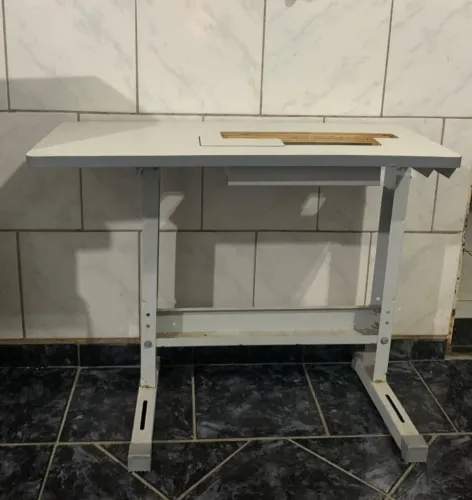 Gabinete/mesa de costura 