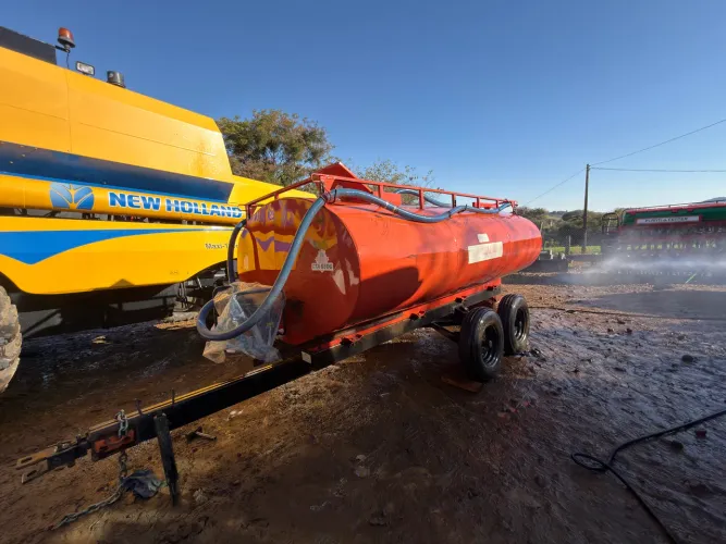 Tanque São José 6000 litros com rodado tandem